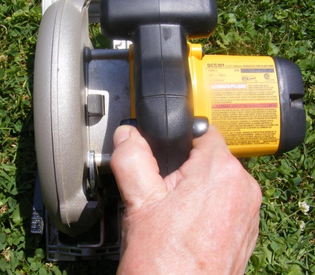 Looking for the best? Our bosch vs dewalt circular saw review reveals the real winner.