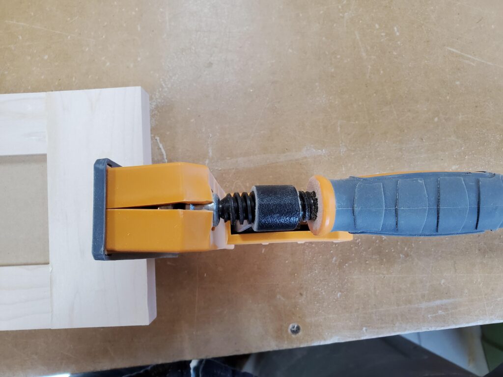 Learn the key differences between bora vs jorgensen parallel clamps and find out which gives you better results.