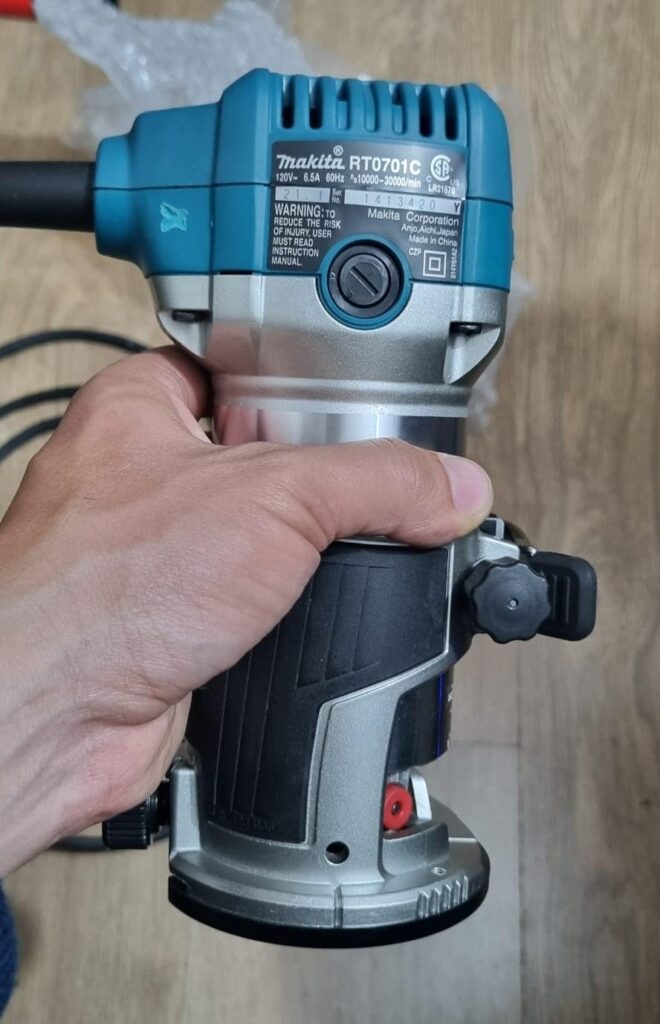 DeWalt DWP611 vs Makita RT0701C – A simple, clear comparison to help you choose the right woodworking router.