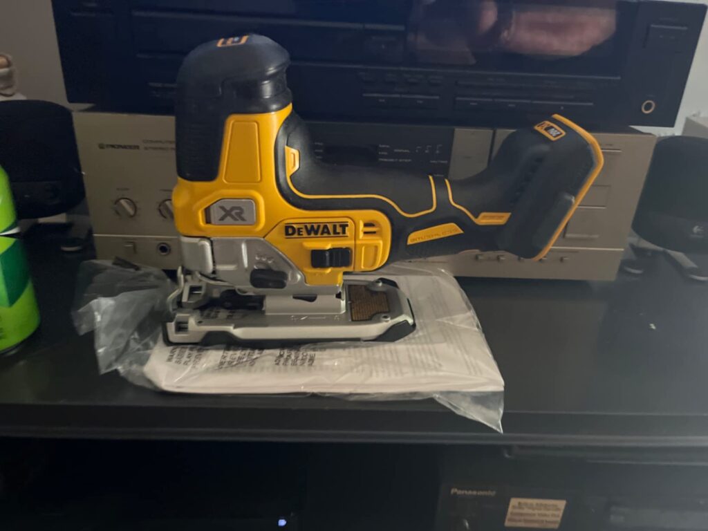 DeWalt DCS334B vs DCS335B review comparison. Find out which jigsaw is worth your money.