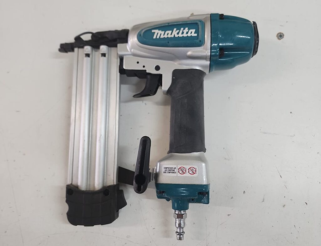 Makita AF505 vs AF506 breakdown to help you choose the right Makita brad nailer confidently.