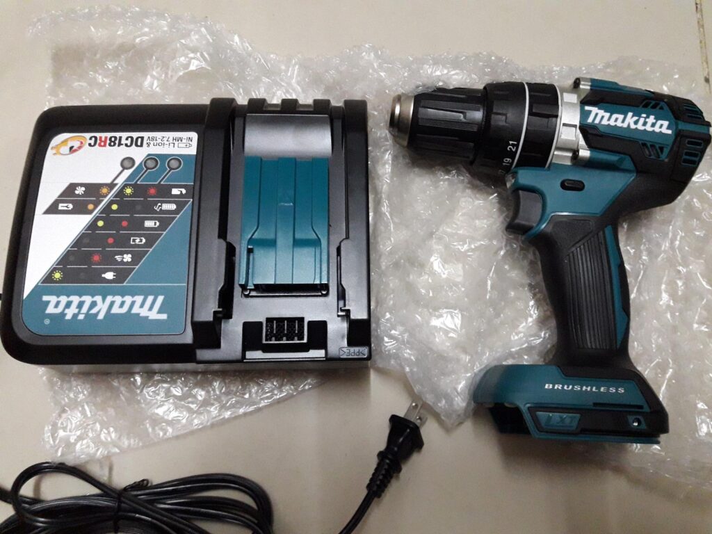Makita DC18RC vs DC18SD comparison based on charging time, tech features, and real use cases.