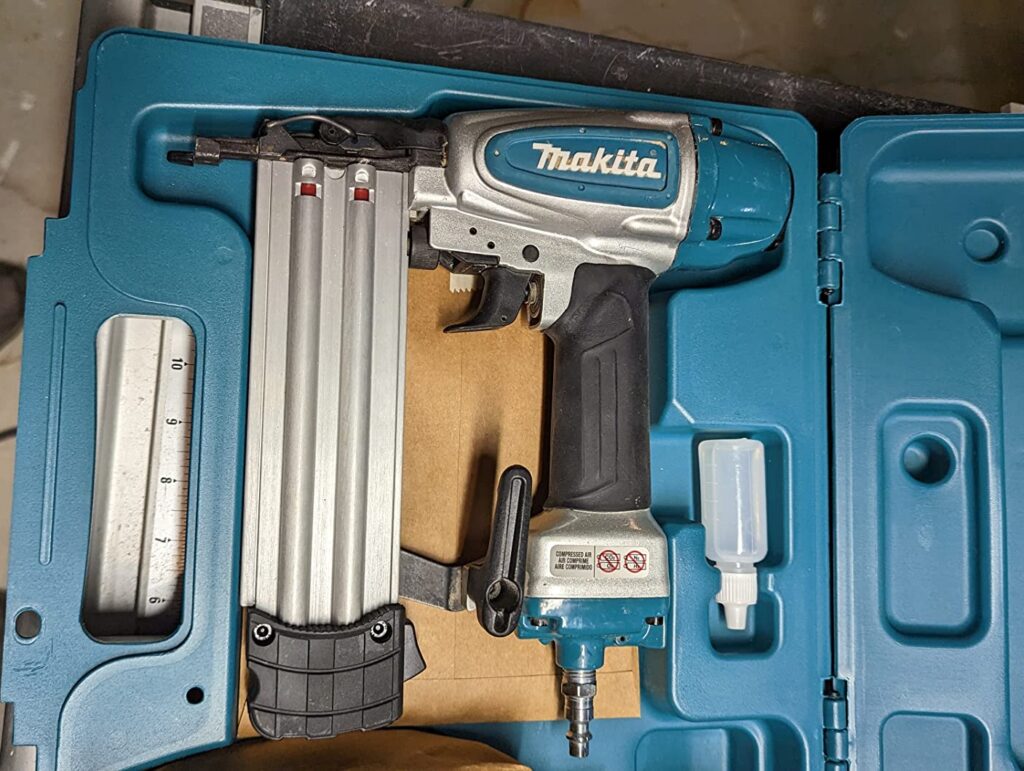Makita AF505 vs AF506—see which brad nailer offers better control and smoother nail driving.