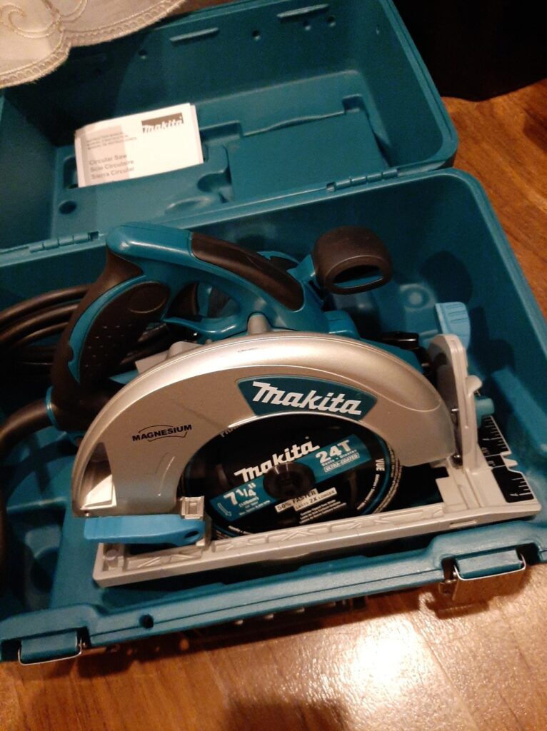 Makita 5007F vs 5007MG – A complete side-by-side review highlighting cutting depth, motor power, handling, and user experience.