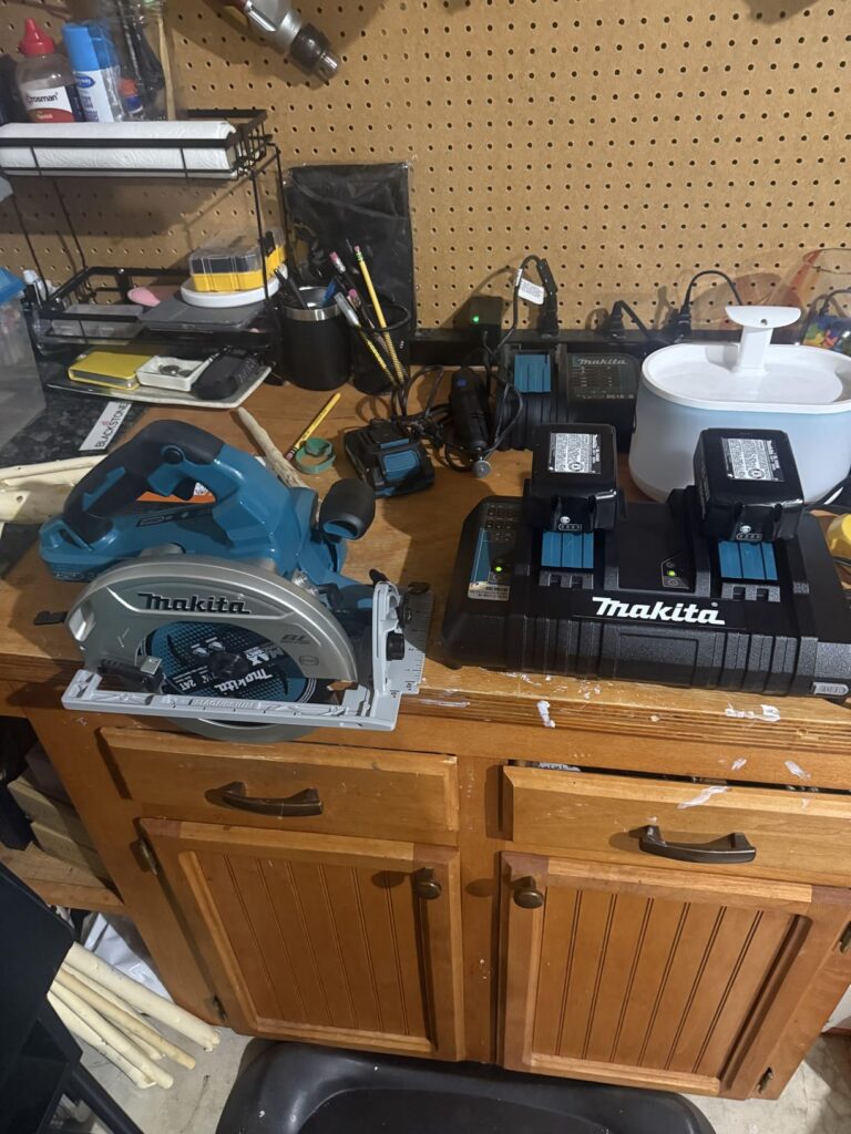 Makita XSH06PT vs XSR01PT – the definitive comparison for contractors wanting the strongest cordless cutting solution.