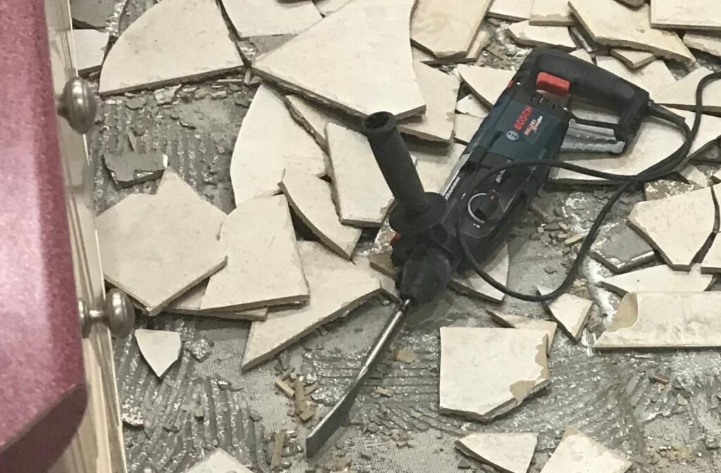 Bosch GBH2-28l vs 11255VSR — find out which model offers better power-to-weight balance.