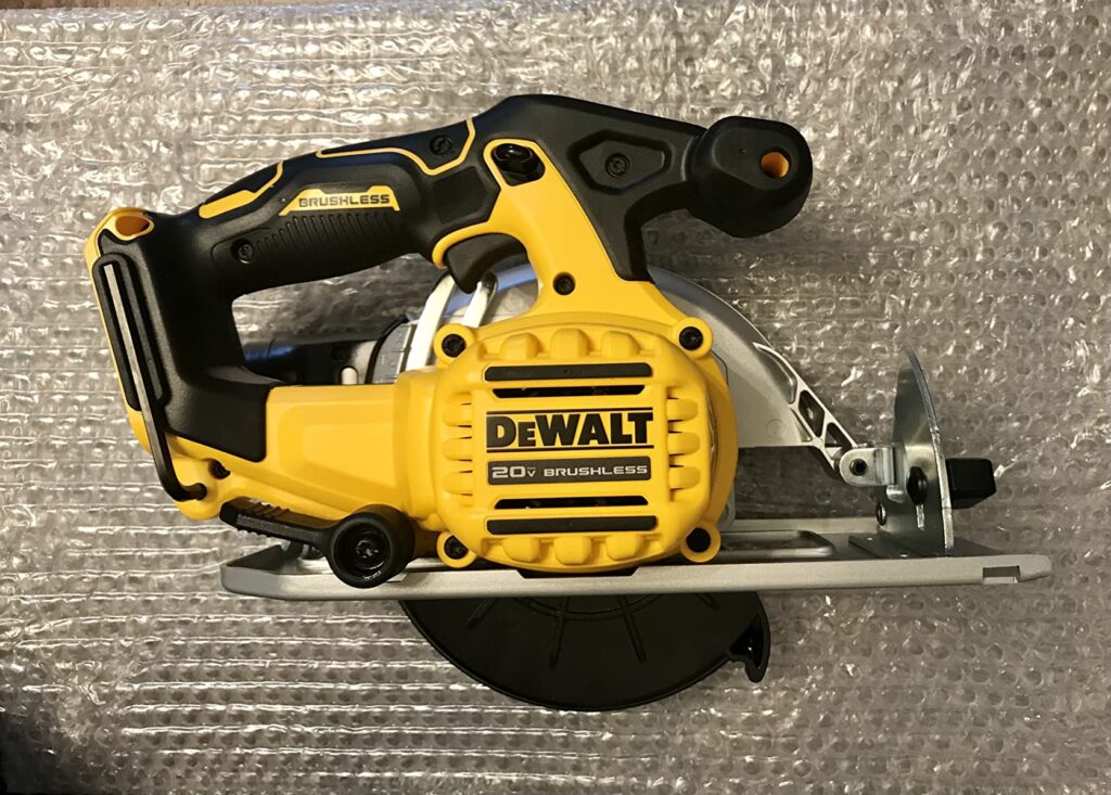 DeWalt DCS391B vs DCS565B buyer’s guide to help you pick the better circular saw.