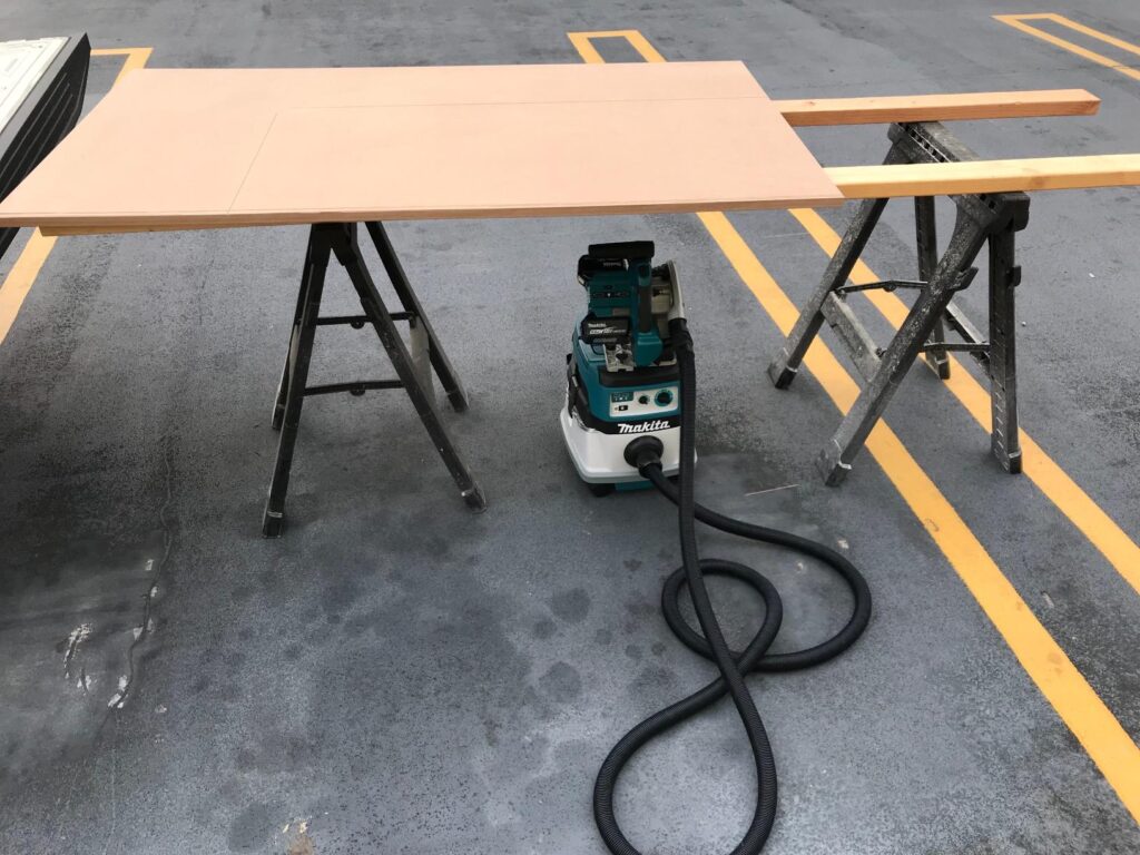 Explore the full Makita XPS01Z vs XPS02ZU comparison and learn which track saw delivers the best overall performance.