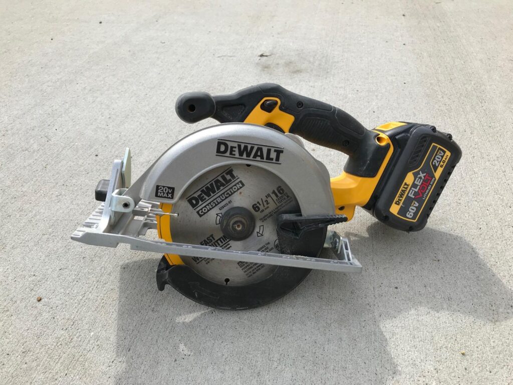 DeWalt DCS391 vs DCS570 – detailed comparison of motor strength, ergonomics, and cut quality.
