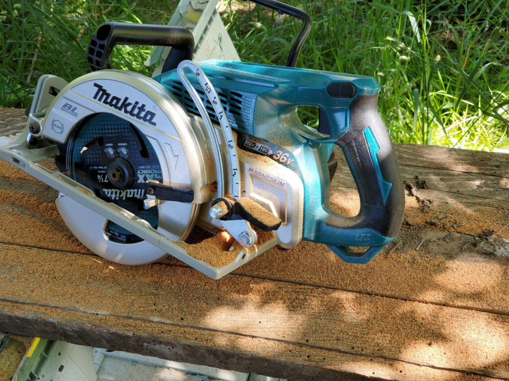 Makita XSH06PT vs XSR01PT – compare features, blade speed, ergonomics, and runtime to choose the right saw.