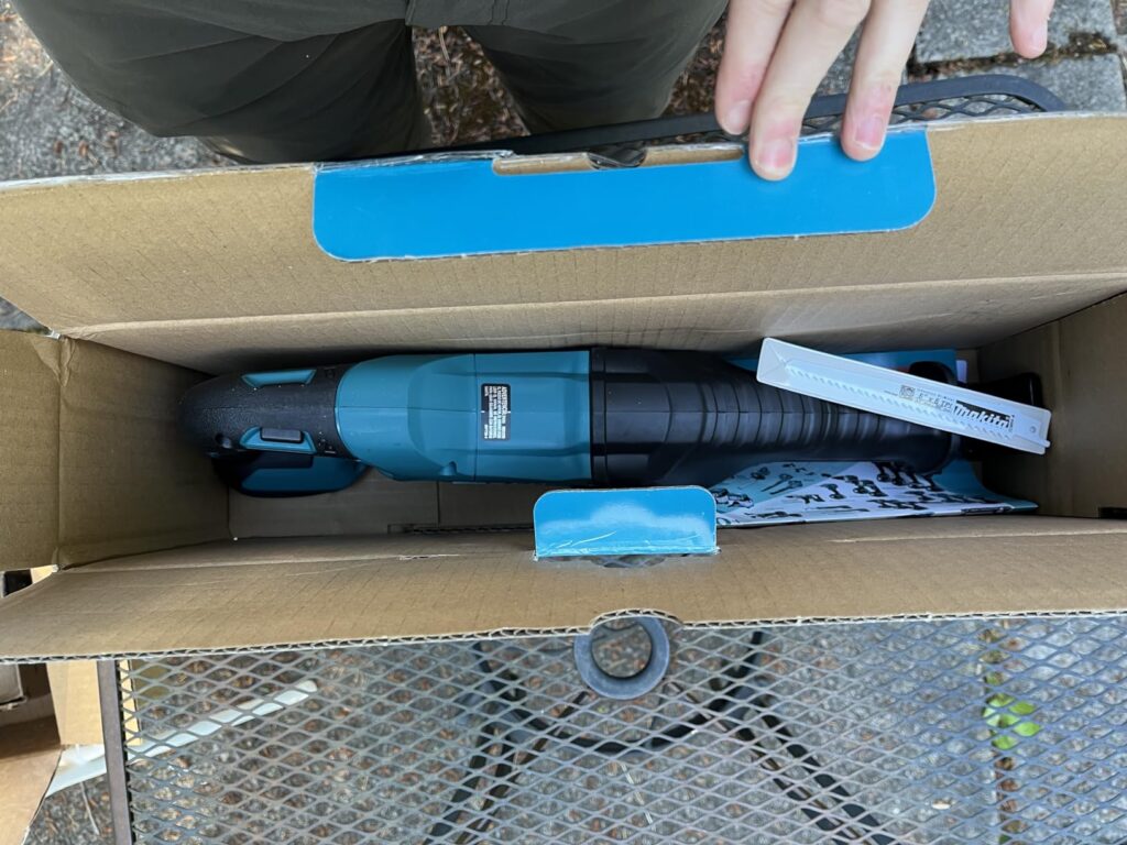 Makita XRJ04Z vs XRJ05Z comparison that answers the real question: which saw feels better after hours of cutting?