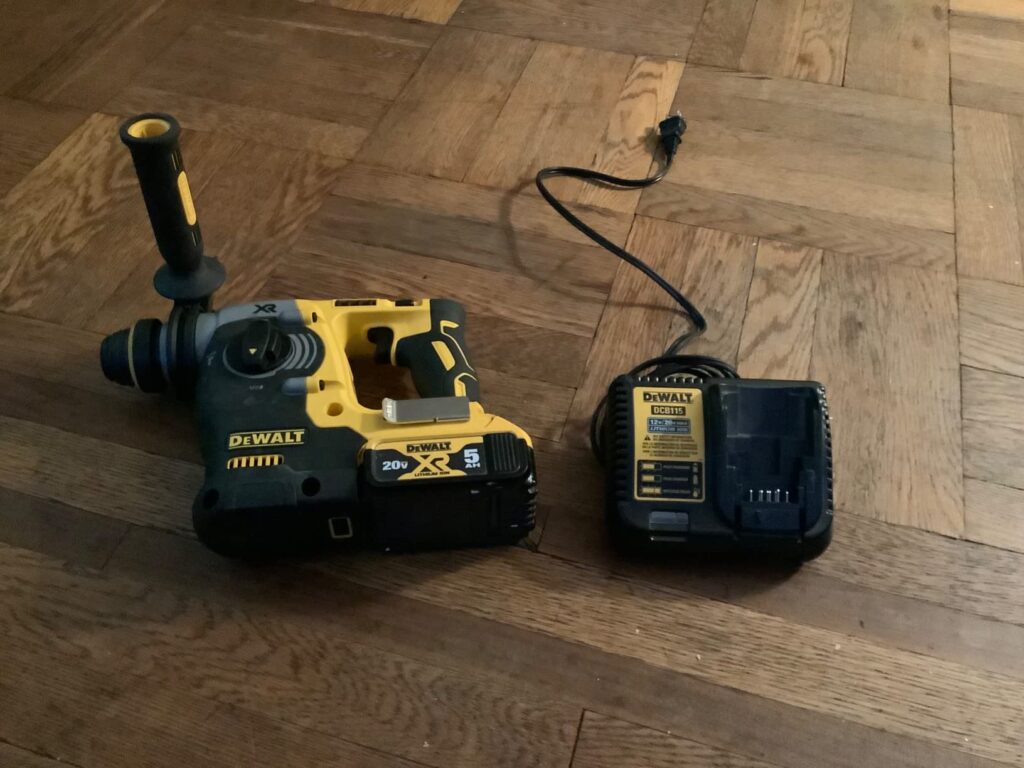 DeWalt DCH172 vs DCH273 compared beyond specs. Discover the small details that affect daily performance.