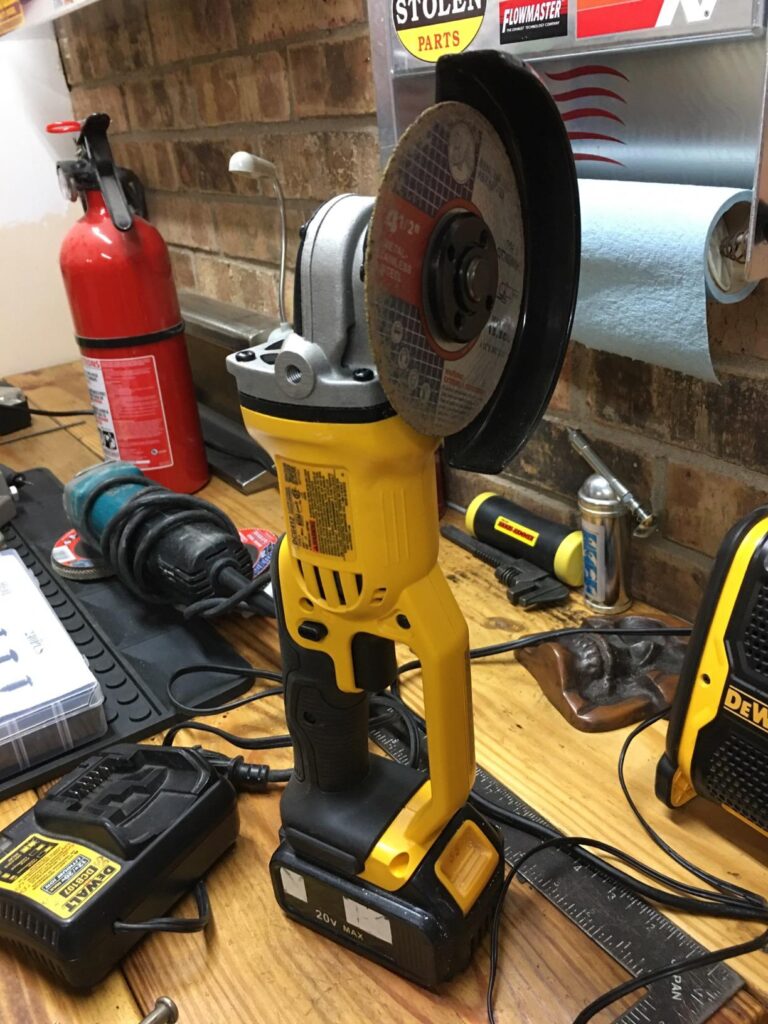 DeWalt DCG412B vs DCG413B side-by-side comparison for DIYers, contractors, and serious tool buyers.