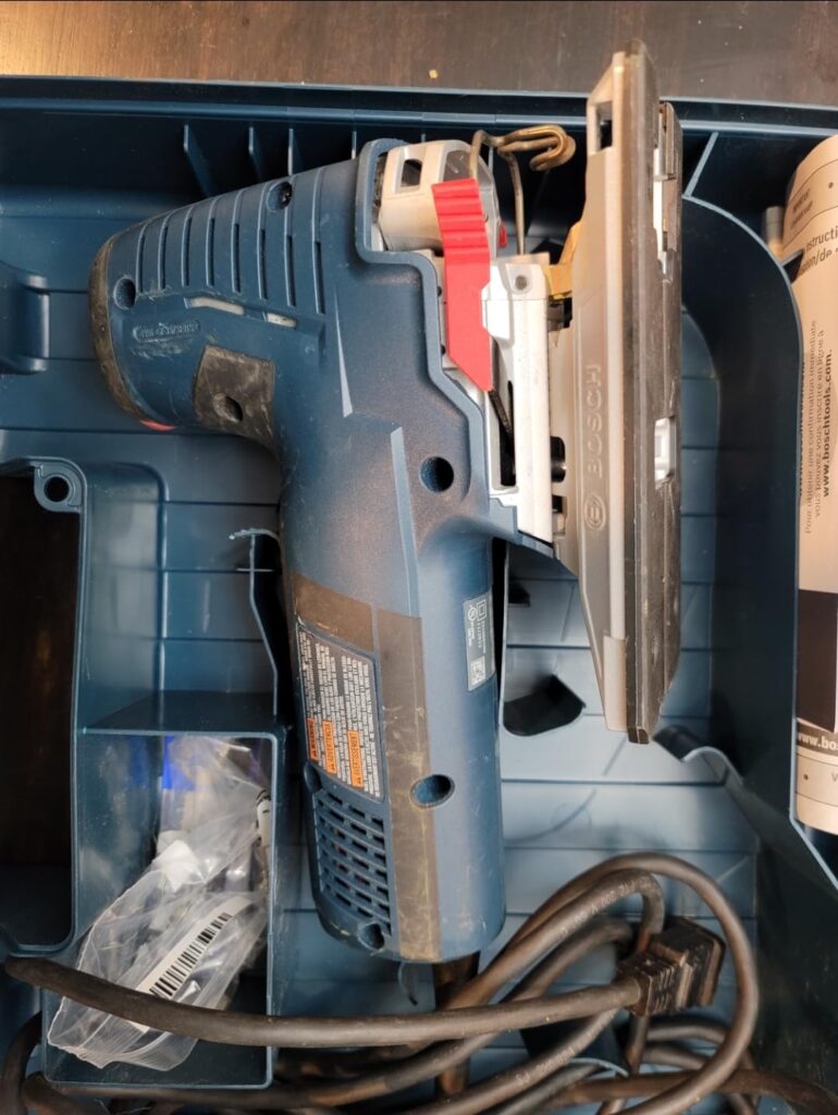 Bosch JS470EB vs JS572EBK side-by-side comparison for precision cutting performance.