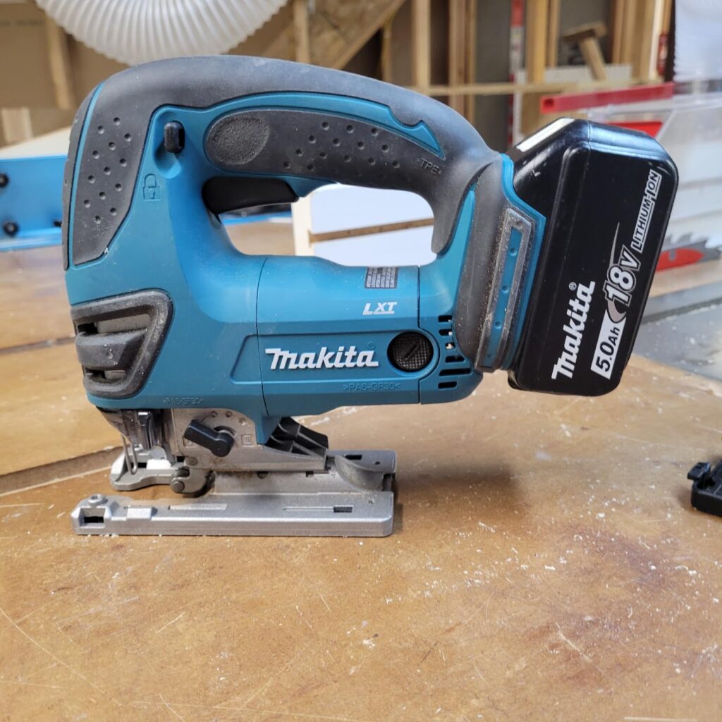 Makita XVJ04Z vs XVJ03Z — find out which cordless jigsaw offers superior accuracy and smoother operation.