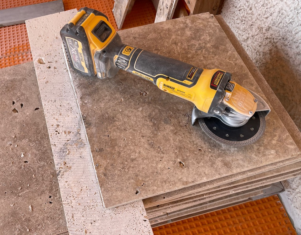 DeWalt DCG416 vs DCG418: Side-by-side review of speed, durability, vibration control, and battery efficiency.
