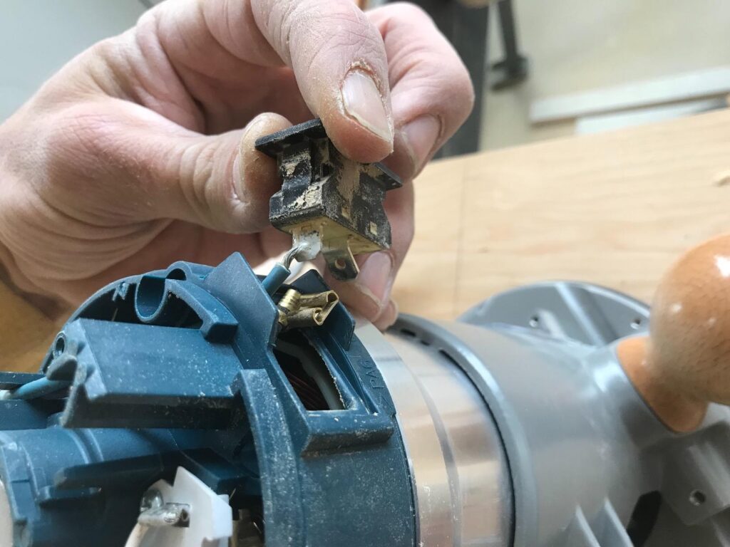 Bosch MRC23EVSK vs 1617EVSPK: Which router handles tough woodworking jobs better? See the pros, cons, and real differences.